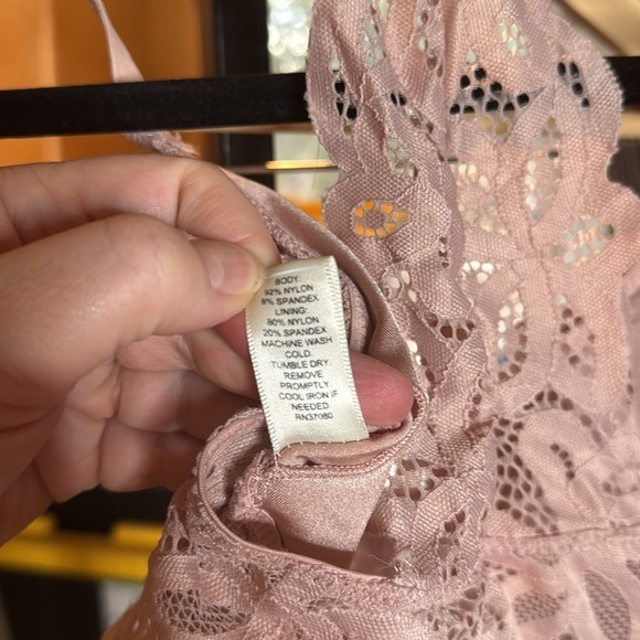 V Blush Rose Pink Lace Wireless Padded Bralette Size Small RN37080 - Picture 6 of 7